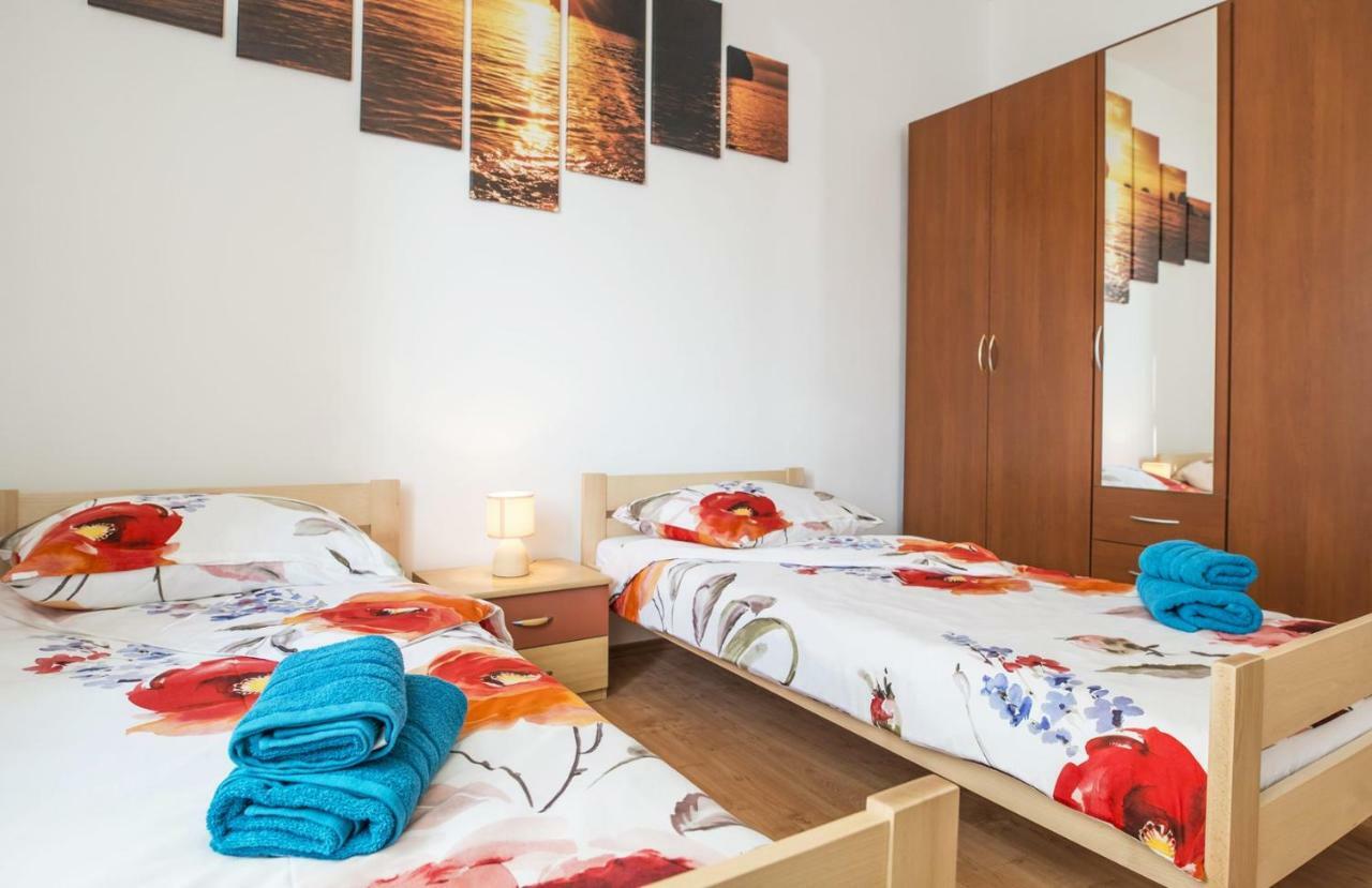 Apartment Stefania On The Beach Koromačno المظهر الخارجي الصورة