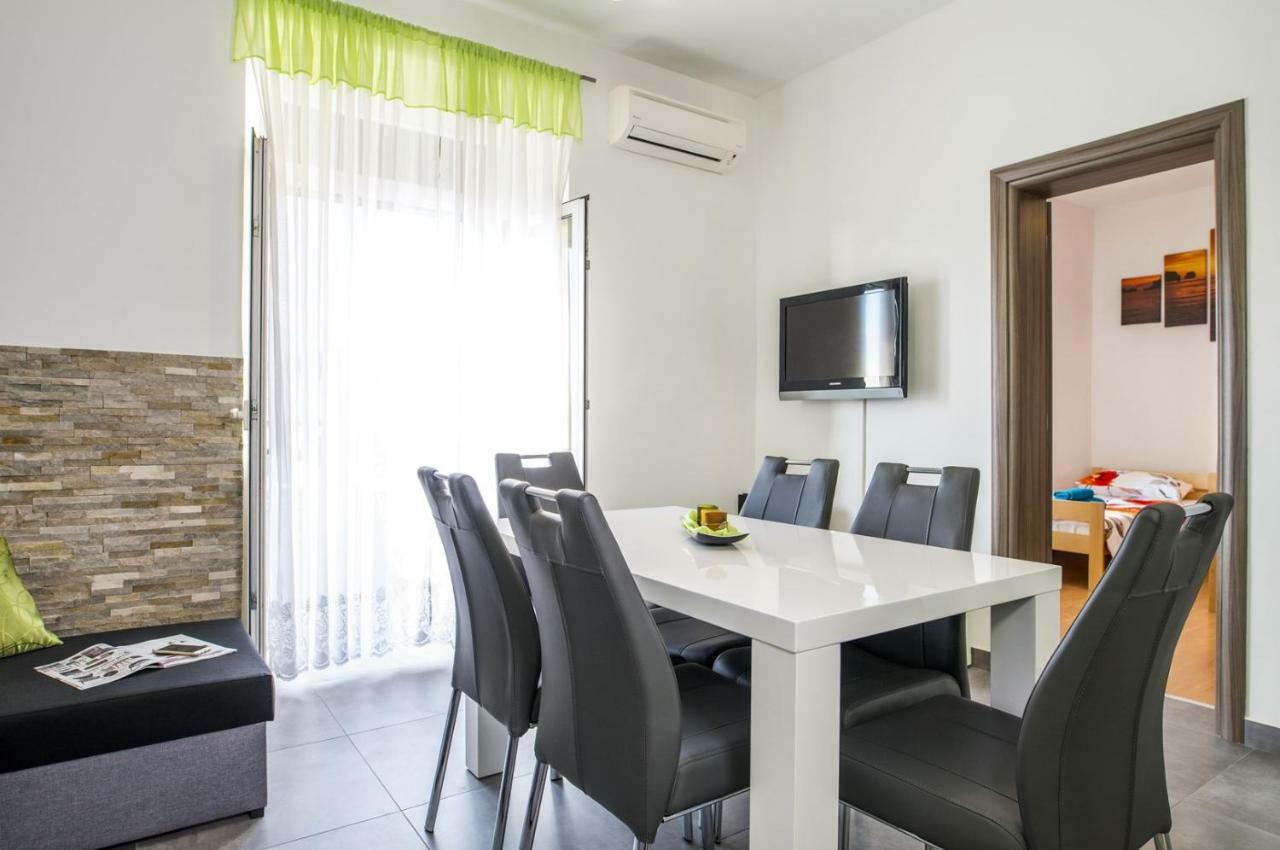 Apartment Stefania On The Beach Koromačno المظهر الخارجي الصورة