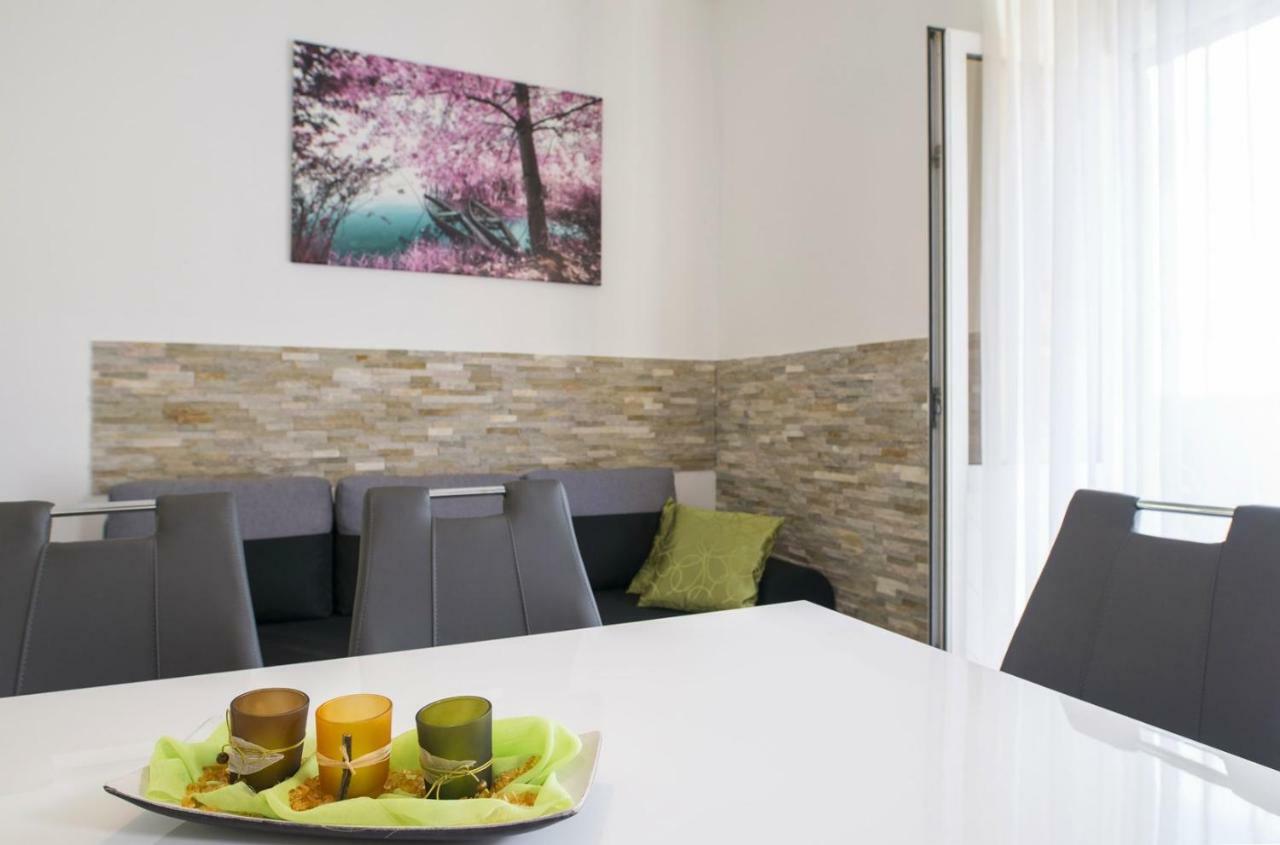 Apartment Stefania On The Beach Koromačno المظهر الخارجي الصورة