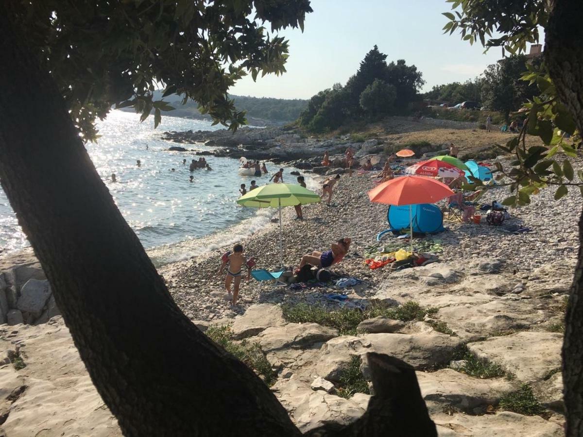 Apartment Stefania On The Beach Koromačno المظهر الخارجي الصورة